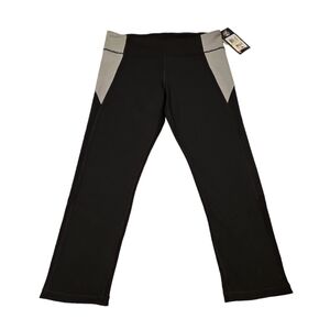 ☃️Under Armour Heat Gear Fitted Crop Leggings in Studio Mirror Block Black